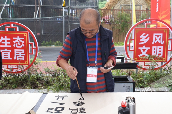 赠书画、拍合影、送演出&hellip; 重庆市文联&ldquo;六讲&rdquo;文艺志愿服务活动走进龙乡铜梁